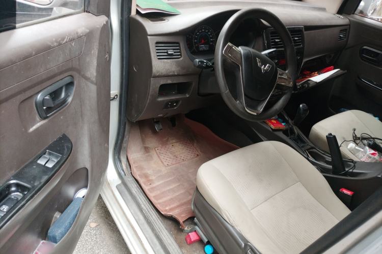 Used Wuling Rongguang V 2016 1.5L Standard Version Driver Seat