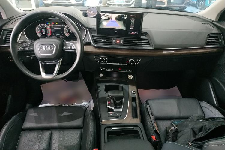 Used Audi Q5L 2022 40T Fashionable and Elegant Model Center Console