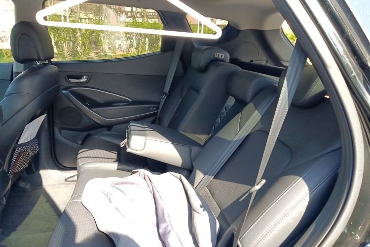 Used Hyundai Santa Fe 2013 2.4L Automatic Two-Wheel Drive Smart Version Left Rear Seat