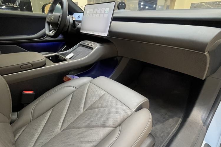 Used Nio ET5T 2025 75 kWh Touring Interior 4