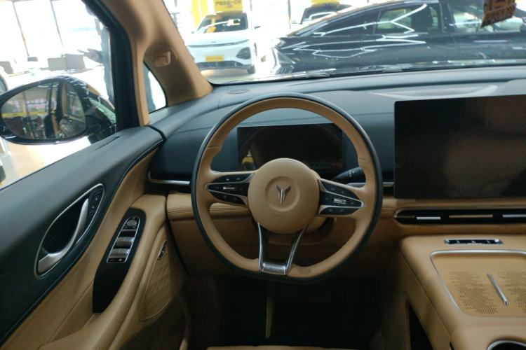 Used VOYAH Dream 2025 PHEV Four-Wheel Drive Excellence Kunpeng Edition