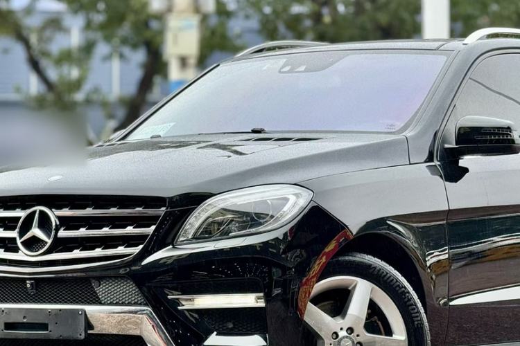 Used Mercedes-Benz M-Class 2014 ML 400 4MATIC Luxury Model Exterior 4