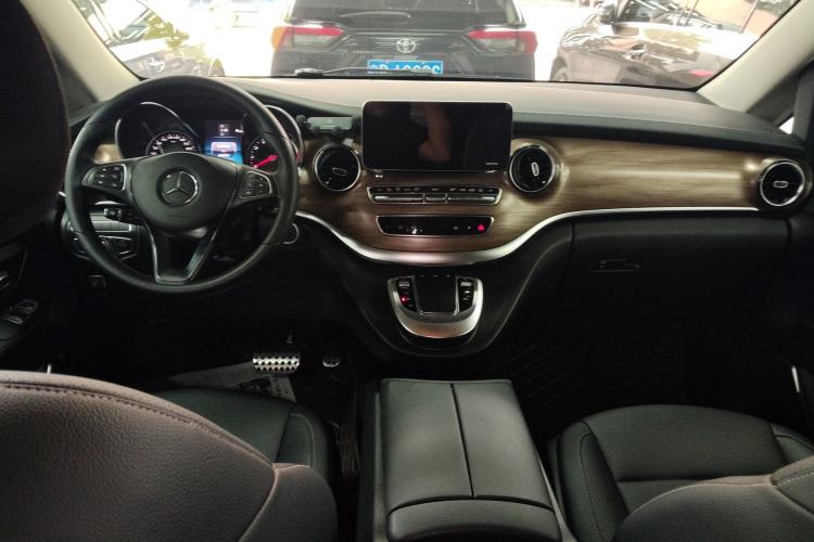 Used Mercedes-Benz V-Class 2020 V 260 L Long-wheelbase Luxury Edition Center Console