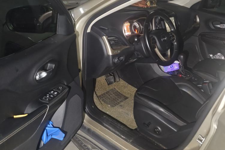 Used Jeep Cherokee 2017 2.0L Superior Edition
