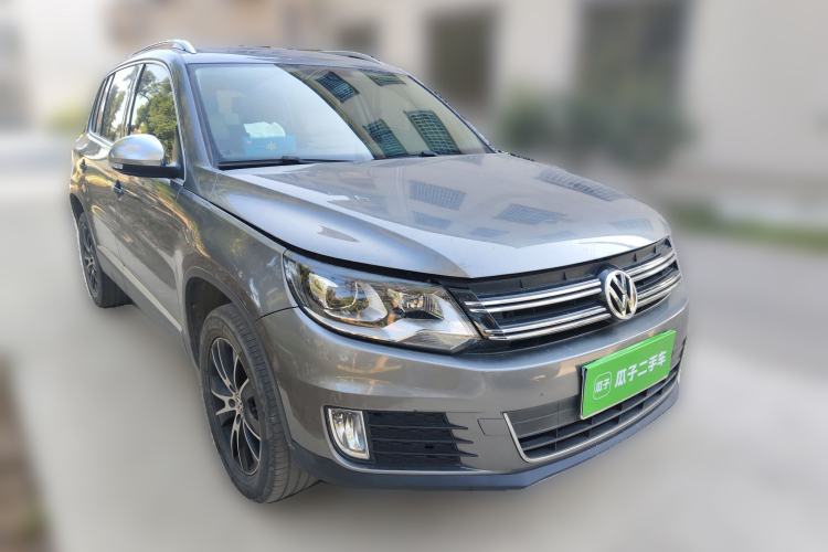 Used Volkswagen Tiguan 2015 1.8TSI Automatic Two-Wheel Drive Luxury Model Front Right 45 Deg