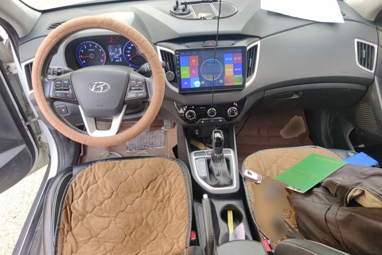 Used Hyundai ix25 2017 1.6L Automatic Smart Version Center Console