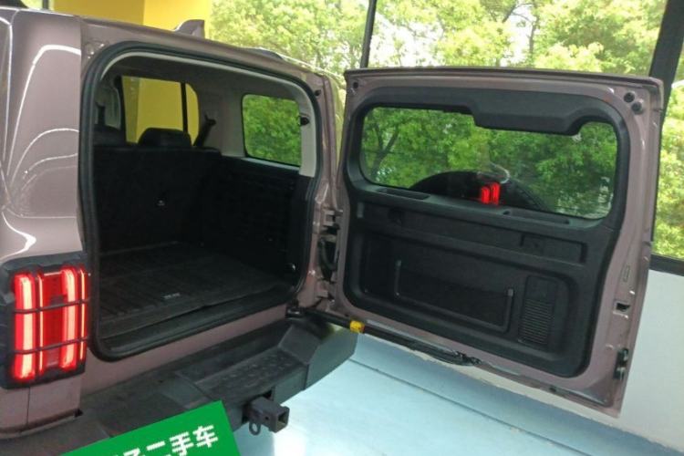 Used Tank 300 2023 City Edition 2.0T—Stylish as Ever Trunk