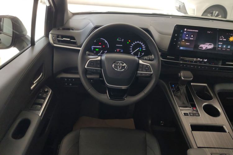 Used Toyota Sienna 2026 Model 2.5L Dual-Engine Four-Wheel-Drive Prestige Edition
