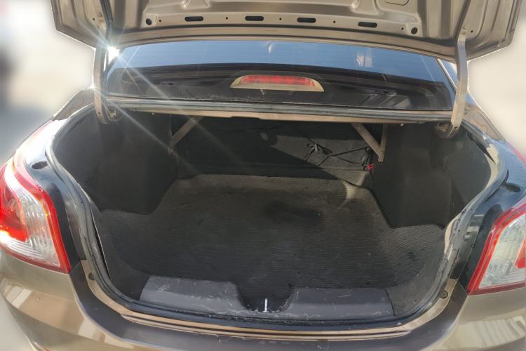 Used Baojun 630 2013 1.5L manual standard version
