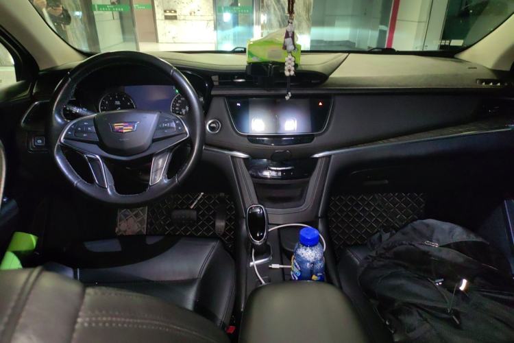 Used Cadillac XT5 2018 25T Luxury Model Center Console