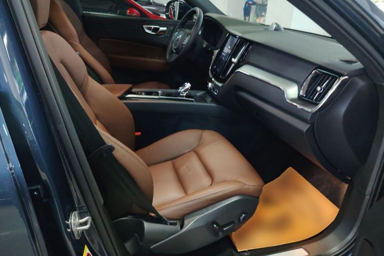 Used Volvo XC60 2023 B5 4x4 Smart Luxury Edition