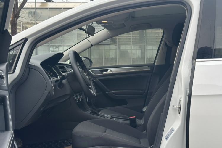 Used Volkswagen Golf 2020 Zhiai Edition 200TSI DSG Comfortable & Ambitious Version