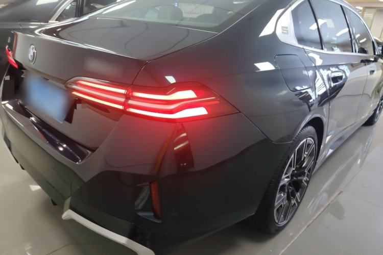 Used BMW 5 Series 2025 530Li Luxury Edition M Sport Package
