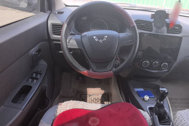 Used Wuling Hongguang 2014 1.5L Standard Version