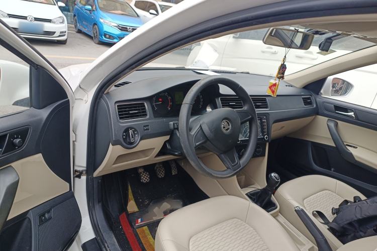 Used Skoda Rapid 2016 1.4L Manual Trend Edition Center Console