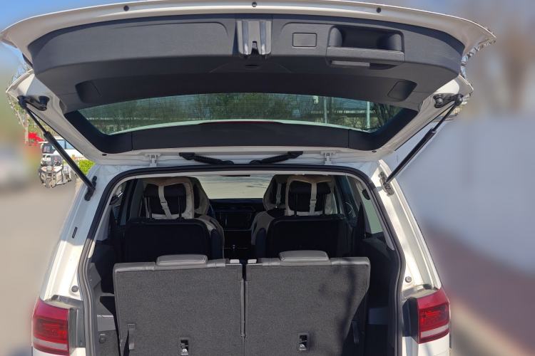 Used Volkswagen Touran 2021 Tiguan L 280TSI DSG Boundary Edition 6-Seater Trunk