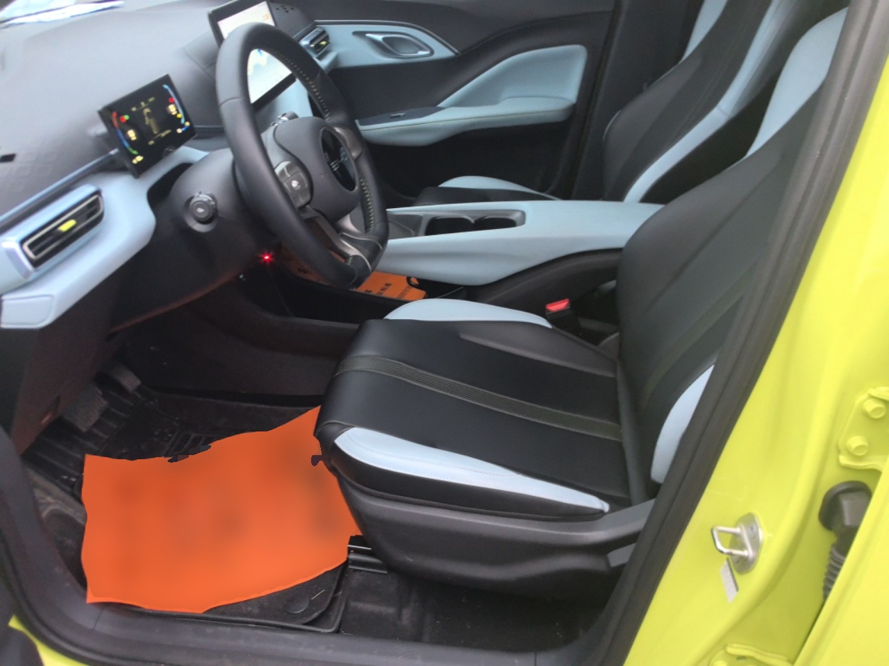 المقاعد الأمامية داخل السيارة