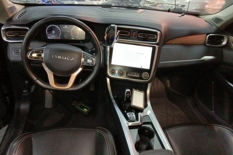 Used Lynk & Co 01 2017 2.0T Two-Wheel Drive Pro Edition Center Console