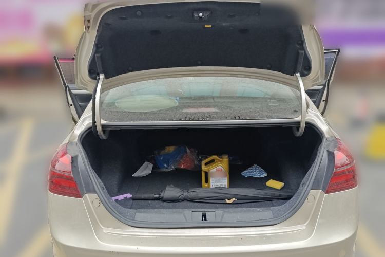 Used Geely Auto Emgrand 2019 Leading Edition 1.5L CVT Luxury Model China V Standard
