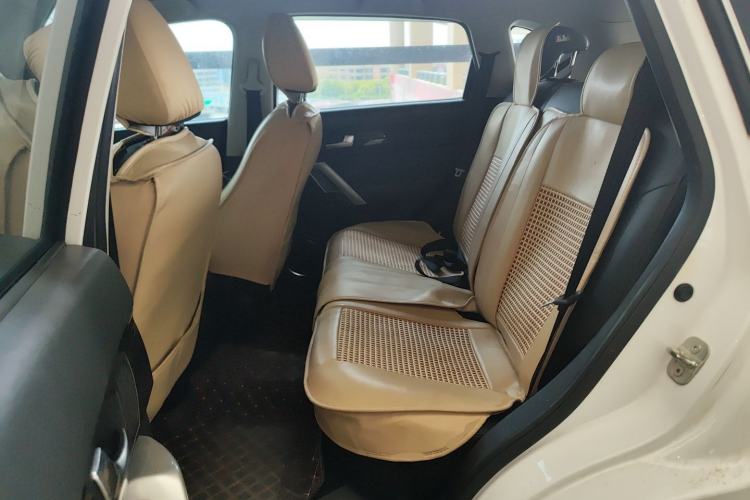 Used Haval H2 2016 Red-Label 1.5T Manual Two-Wheel Drive Luxury Model Left Rear Seat