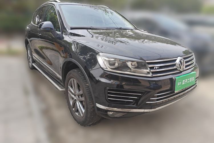 Used Volkswagen Touareg 2018 3.0 TSI Glory Collection Edition Front Right 45 Deg