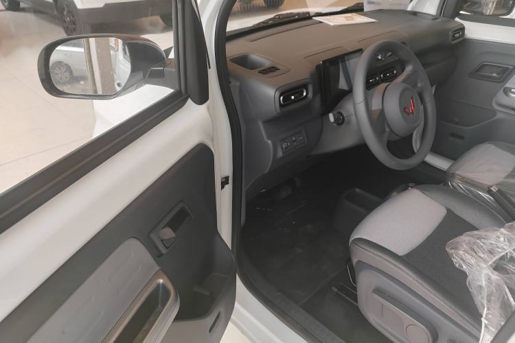 Used Wuling Zhiguang New Energy 2025 Model 305km Ambitious Edition