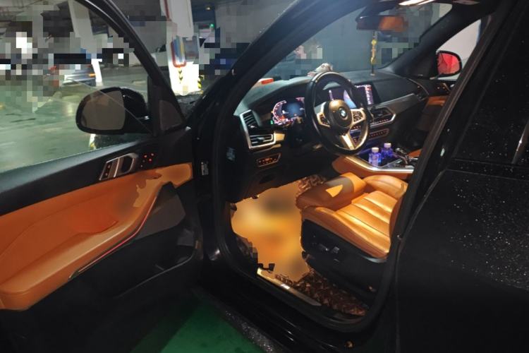 Used BMW X5 2019 xDrive40i Standard 19-inch wheels U.S. specification