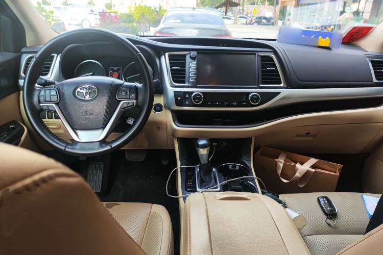 Used Toyota Highlander 2018 2.0T Four-Wheel Drive Luxury Version 7 Seats China VI Standard
