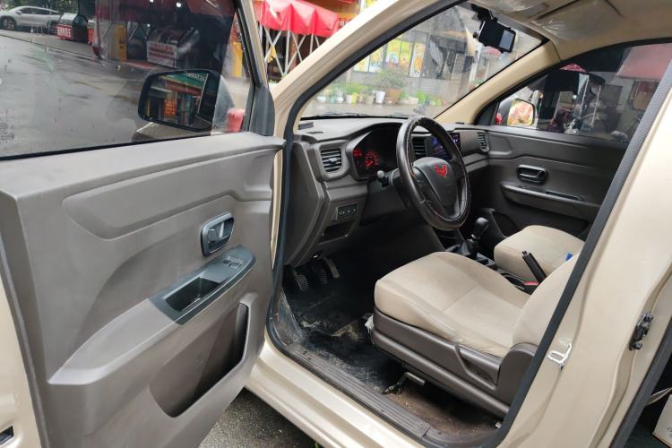 Used Wuling Hongguang V 2022 1.5L Jingqu Version Hydraulic Power Steering LAR Driver Seat