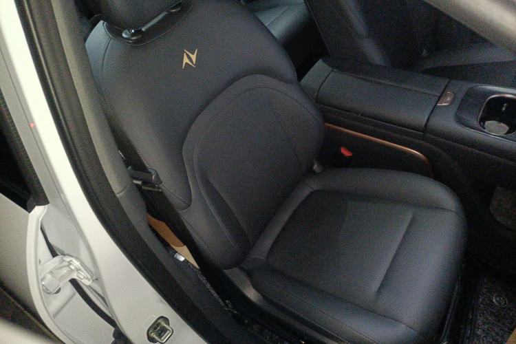 Used Dongfeng eπ eπ008 2024 210Max Range-Extended Version 6 Seats Right Front Seat