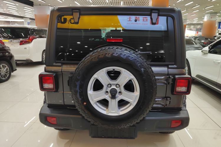 Used Jeep Wrangler 2019 2.0T Sahara Two-Door Version China VI Emission Standard
