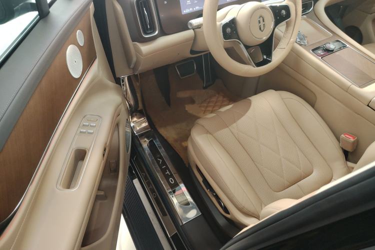 Used Hima AITO M9 2024 Range-Extended Ultra Version 52 kWh 6-Seater Model
