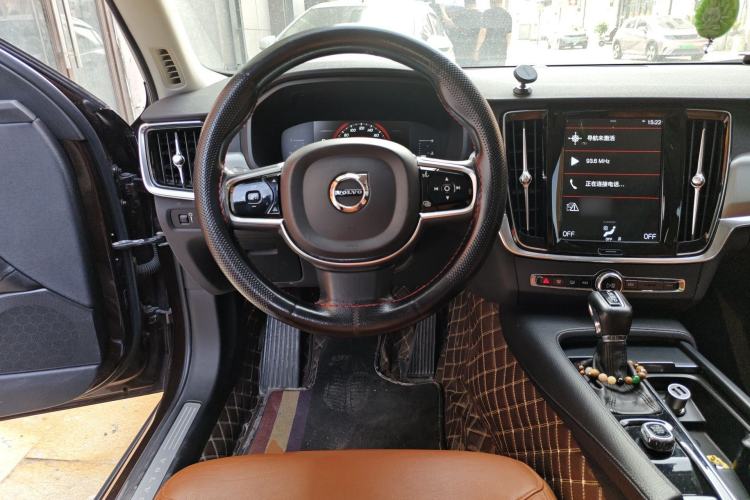 Used Volvo S90 2019 T4 Zhiyi Edition
