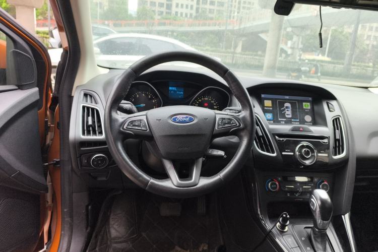 Used Ford Focus 2015 Hatchback EcoBoost 125 Automatic Supreme Style Edition
