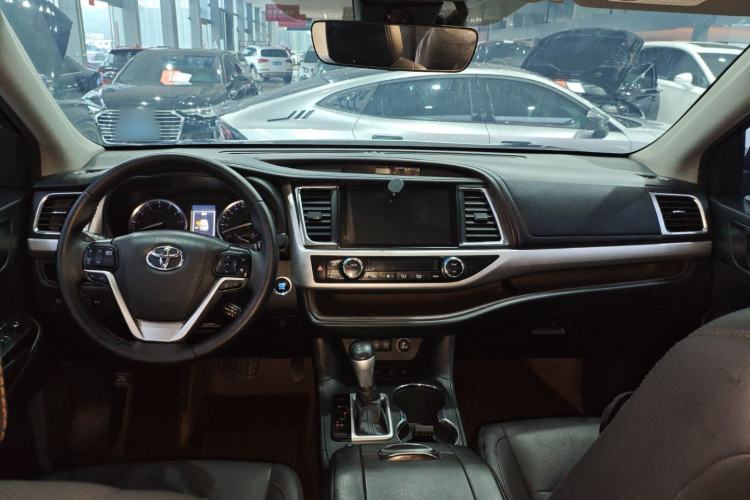 Used Toyota Highlander 2018 2.0T Four-Wheel Drive Prestige Version 7 Seats China V Emission Standard Center Console