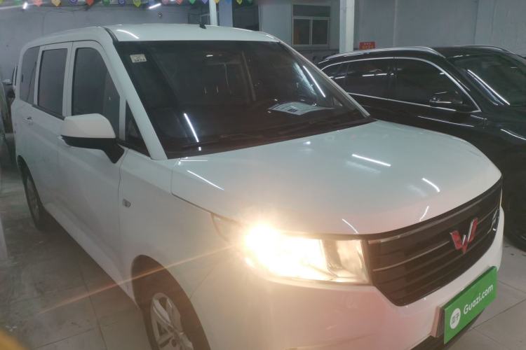 Used Wuling Hongguang PLUS 2019 1.5T Manual Comfort Version 7 Seats Front Right 45 Deg