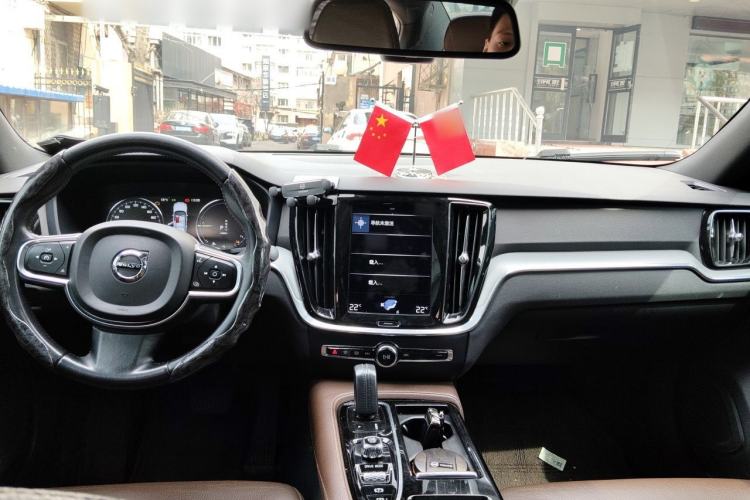 Used Volvo S60 New Energy 2020 T8 e-Drive Hybrid All-Wheel Drive Smart Luxury Edition Center Console