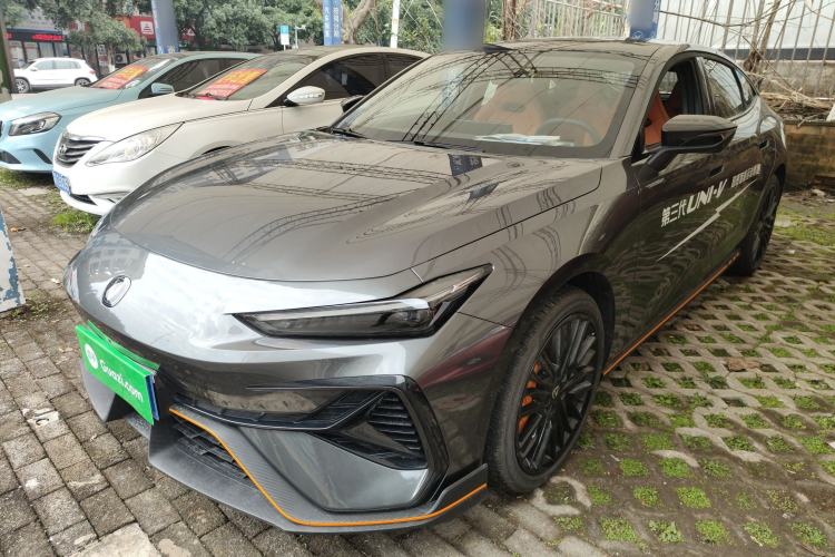 Used Changan UNI-V 2025 Model Third-Generation 2.0T Dynamic Edition