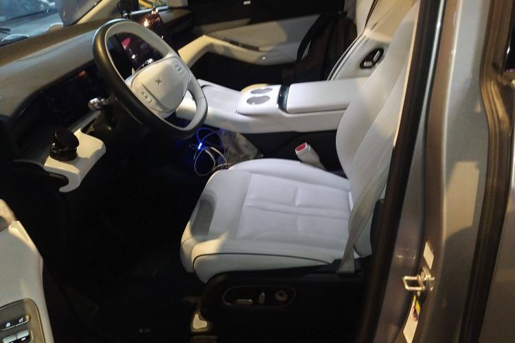 Used XPeng X9 2024 702 Ultra-Long Range Max
