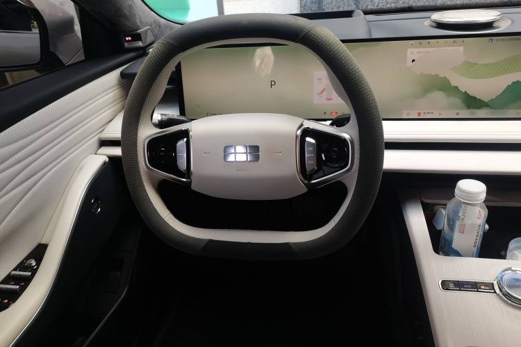 Used Geely Galaxy E8 2024 665 km Range Rear-Drive Starship Long-Range Version
