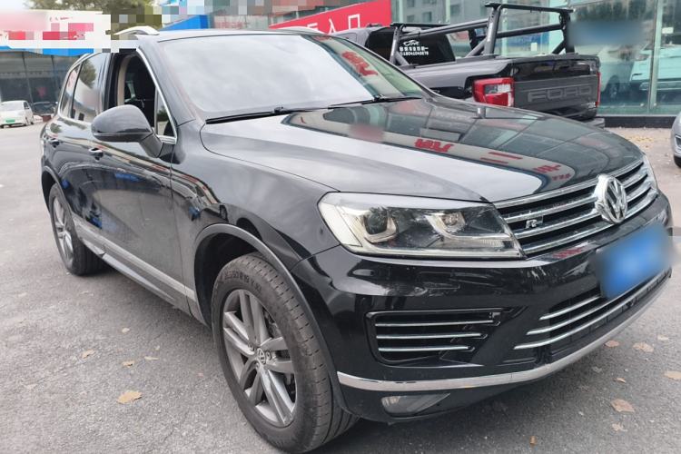 Used Volkswagen Touareg 2016 3.0 TSI High-End Version Front Right 45 Deg