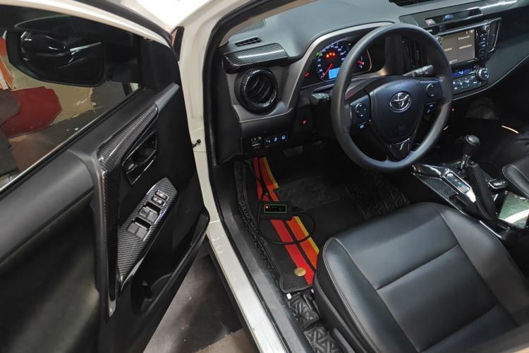 Used Toyota RAV4 2019 2.0L CVT Two-Wheel Drive Luxury Version China VI Standard
