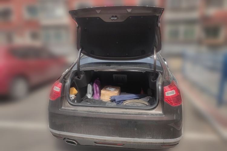 Used Citroen C5 2014 1.6T Automatic Luxury Model Trunk