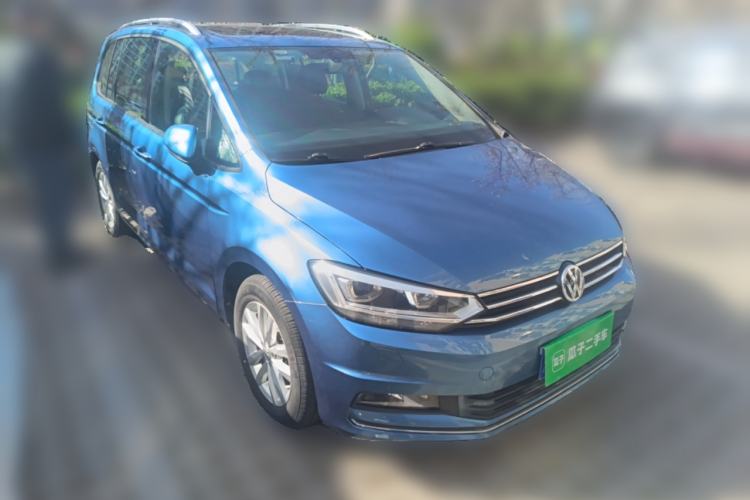 Used Volkswagen Touran 2016 Volkswagen Touran L 280TSI DSG Comfort Edition Front Right 45 Deg