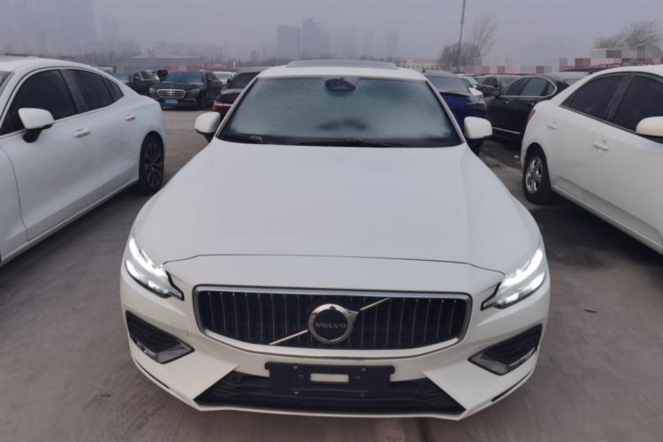 Used Volvo S60 2023 B4 Zhiyuan Luxury Edition
