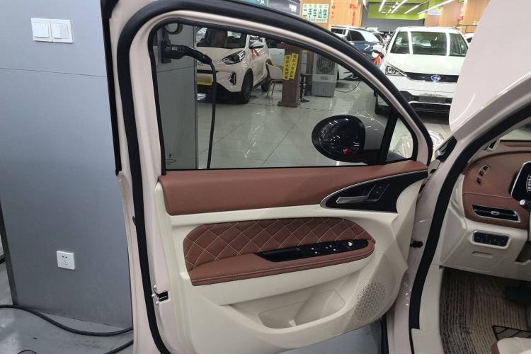 Used ORA Good Cat 2023 401 km Standard Range Premium Version Lithium Iron Phosphate Interior 7