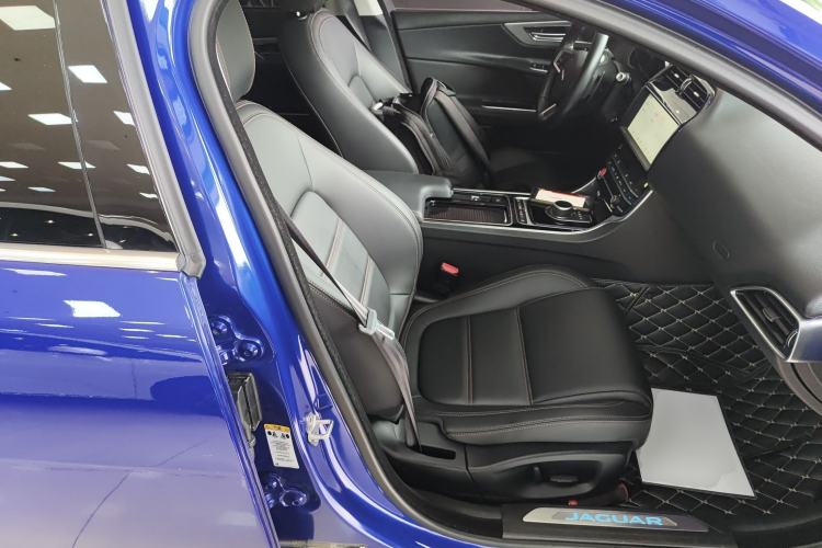 Used Jaguar XEL 2019 2.0T 200 PS Luxury Edition Right Front Seat