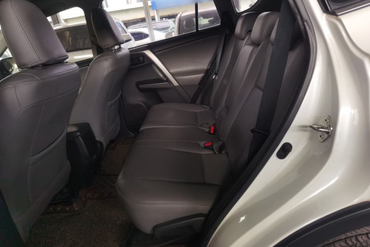 Used Toyota RAV4 2016 2.0L CVT Two-Wheel Drive Fashion Edition China V Standard
