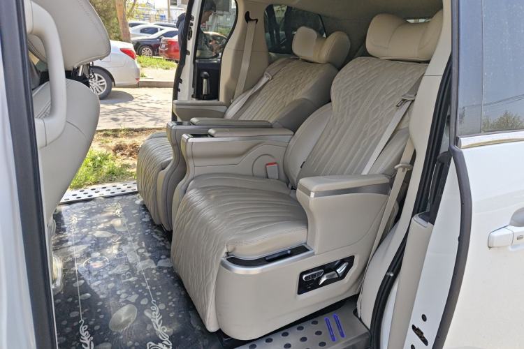 Used Buick GL8 2023 Land Executive Class Smart Enjoyment Model
