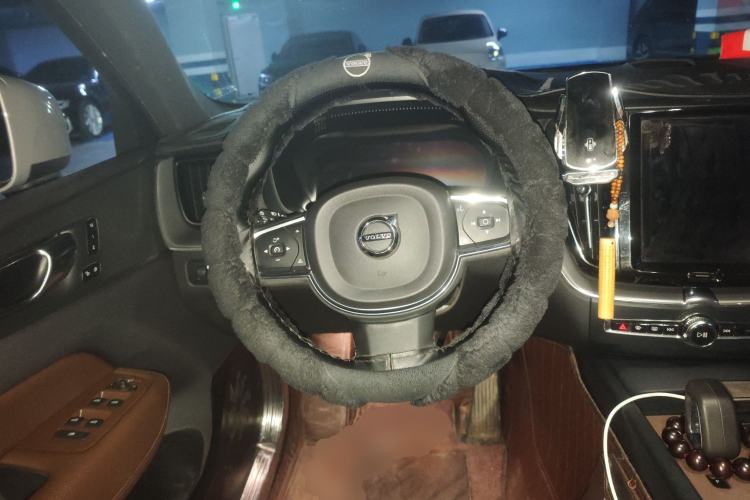 Used Volvo XC60 2022 B5 4x4 Zhiyi Luxury Edition
